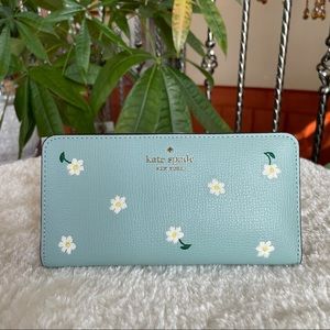 Kate Spade Daisy Embroidered Slim Bifold Wallet 🌸